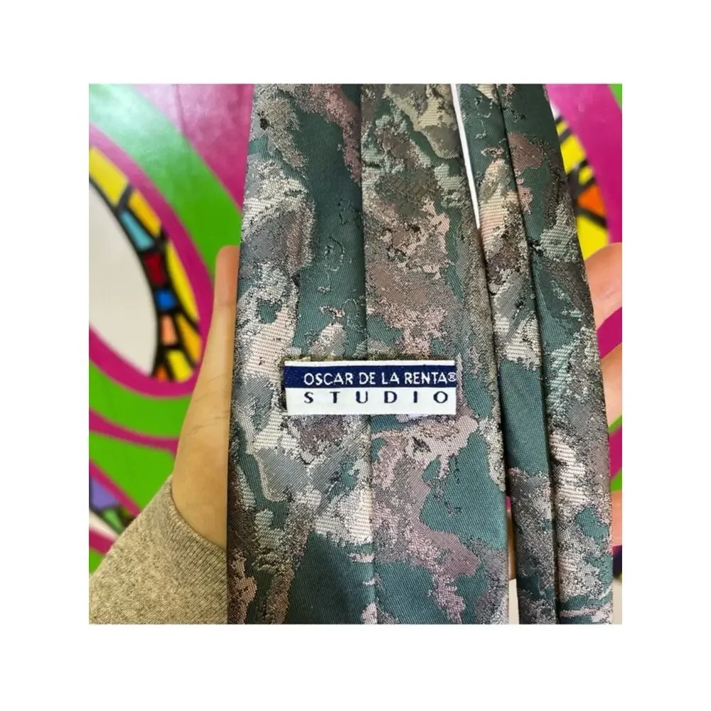 Oscar de la Renta, Abstract Patterned Tie. 3.5
